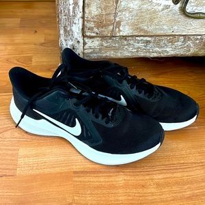 Nike womens size 9